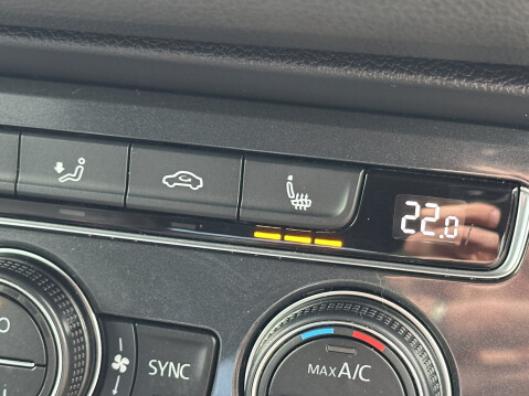Volkswagen Tiguan R-LINE TDI 4MOTION 37