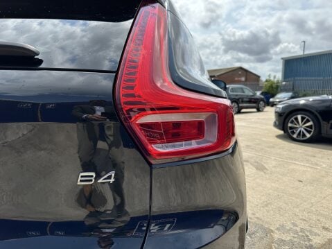 Volvo XC40 B4 R-DESIGN PRO MHEV 20