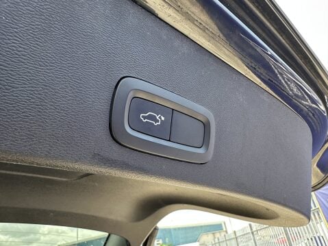 Volvo XC40 B4 R-DESIGN PRO MHEV 22