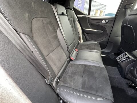Volvo XC40 B4 R-DESIGN PRO MHEV 23