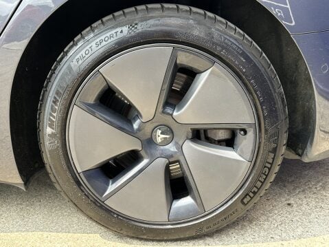 Tesla Model 3 LONG RANGE AWD 18