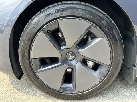 Tesla Model 3 LONG RANGE AWD 19