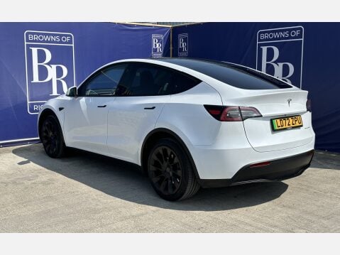 Tesla Model Y LONG RANGE AWD 8