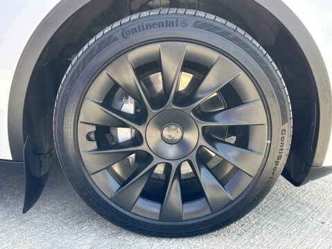 Tesla Model Y LONG RANGE AWD 16