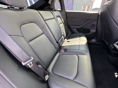 Tesla Model Y LONG RANGE AWD 25