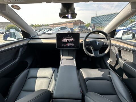 Tesla Model Y LONG RANGE AWD 26