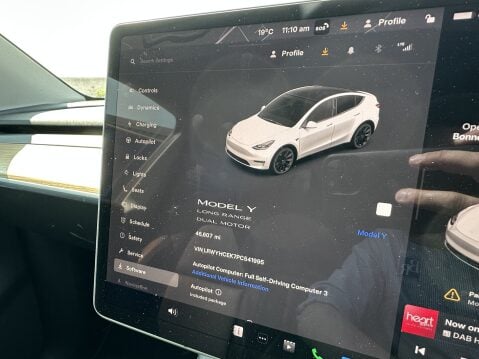 Tesla Model Y LONG RANGE AWD 27