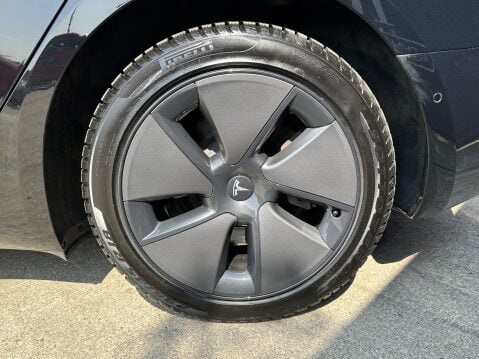 Tesla Model 3 STANDARD RANGE PLUS 18