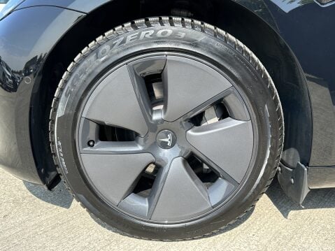 Tesla Model 3 STANDARD RANGE PLUS 19