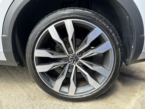 Volkswagen T-Roc R-LINE TSI EVO DSG 18