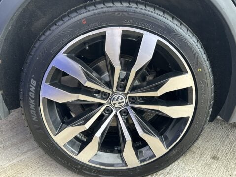 Volkswagen Tiguan R-LINE TECH TDI 17