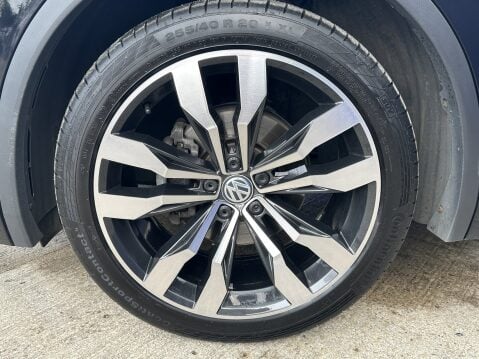 Volkswagen Tiguan R-LINE TECH TDI 19