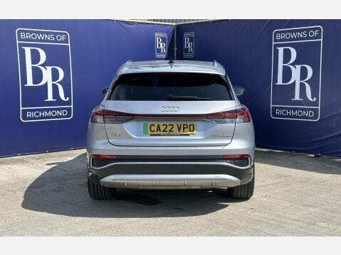 Audi Q4 S LINE 7