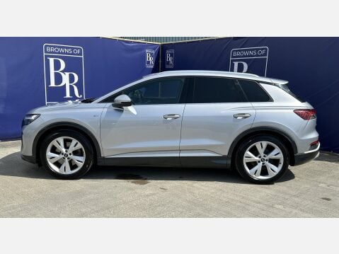 Audi Q4 S LINE 10
