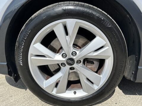 Audi Q4 S LINE 19