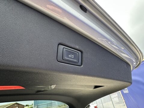 Audi Q4 S LINE 22