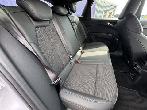 Audi Q4 S LINE 23