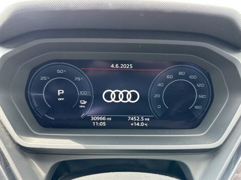 Audi Q4 S LINE 25