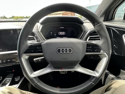 Audi Q4 S LINE 26