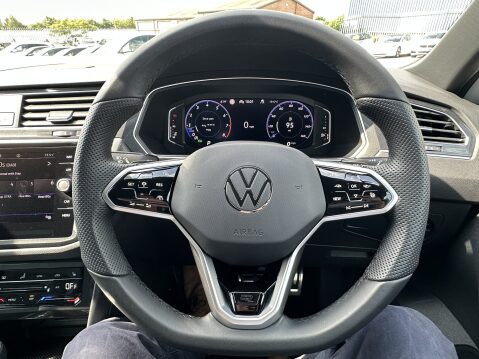Volkswagen Tiguan R-LINE TSI DSG 25