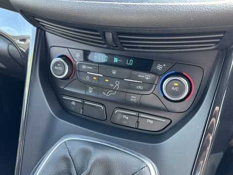 Ford Kuga ST-LINE TDCI 32