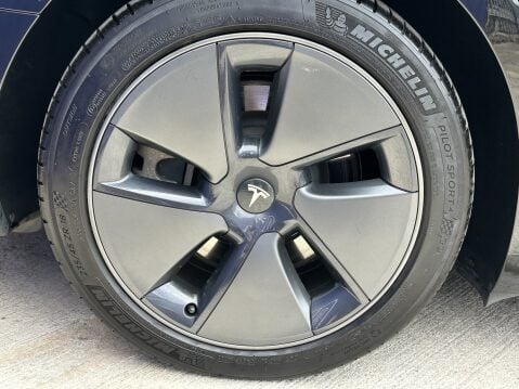 Tesla Model 3 LONG RANGE AWD 17