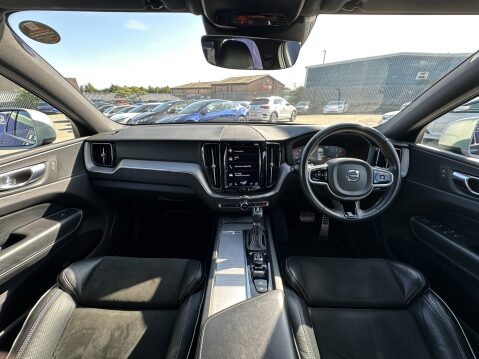 Volvo XC60 T5 R-DESIGN AWD 3