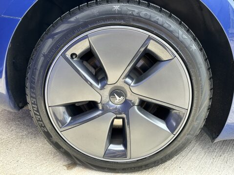 Tesla Model 3 LONG RANGE AWD 17