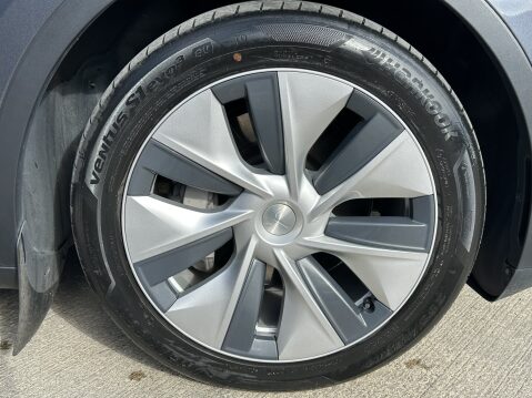 Tesla Model Y LONG RANGE AWD 16
