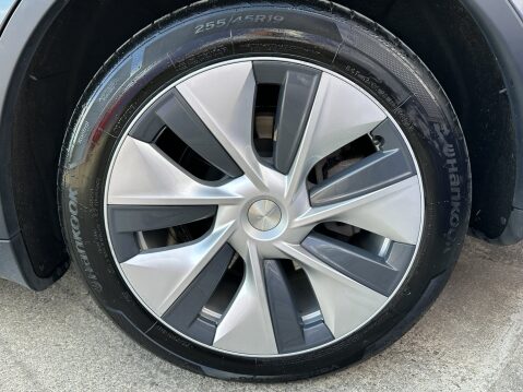 Tesla Model Y LONG RANGE AWD 18