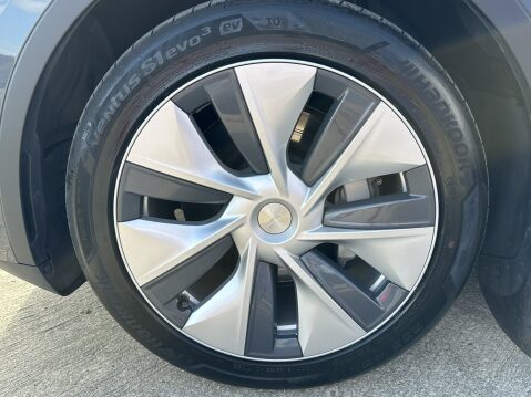Tesla Model Y LONG RANGE AWD 19