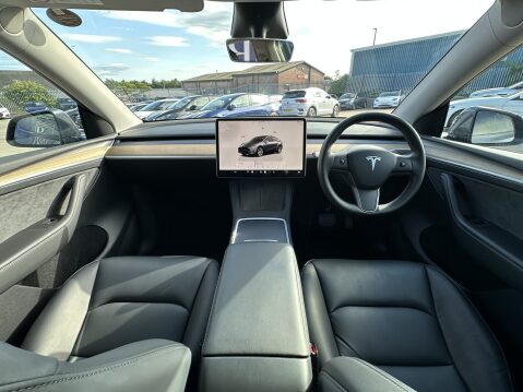 Tesla Model Y LONG RANGE AWD 26