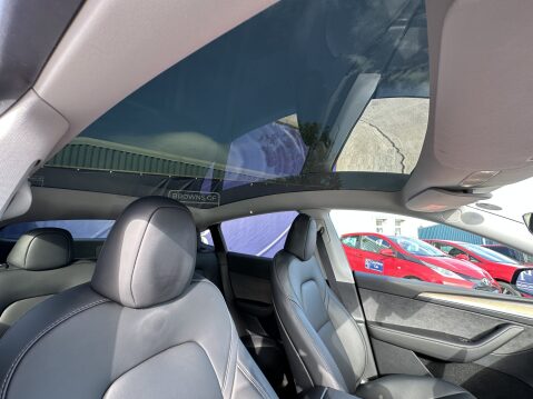Tesla Model Y LONG RANGE AWD 31