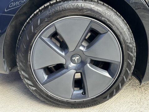 Tesla Model 3 LONG RANGE AWD 17