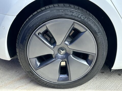 Tesla Model 3 RWD Model 17