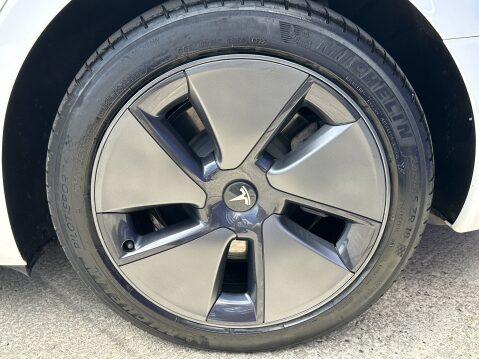 Tesla Model 3 RWD Model 18