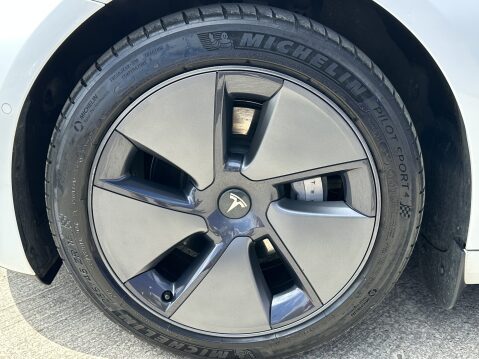 Tesla Model 3 RWD Model 19