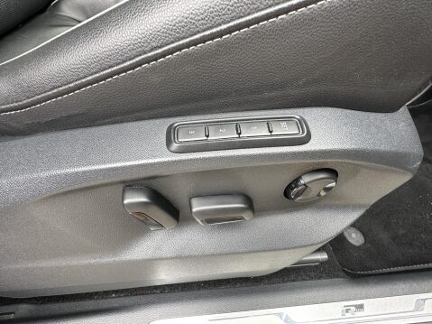 Volkswagen Tiguan 2.0 TDI R-Line SUV 5dr Diesel Manual 4Motion Euro 6 (s/s) (150 ps) 26