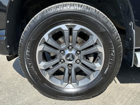Mitsubishi L200 2.2 DI-D DC Barbarian X Pickup Double Cab 4dr Diesel Auto 4WD Euro 6 (s/s) 18