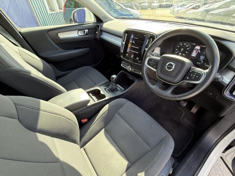 Volvo XC40 1.5 T3 Momentum SUV 5dr Petrol Manual Euro 6 (s/s) (163 ps) 3