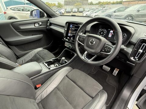Volvo XC40 1.5 T3 R-Design SUV 5dr Petrol Auto Euro 6 (s/s) (163 ps) 3