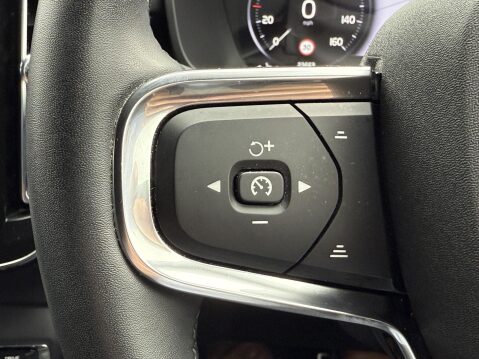 Volvo XC40 1.5 T3 R-Design SUV 5dr Petrol Auto Euro 6 (s/s) (163 ps) 27