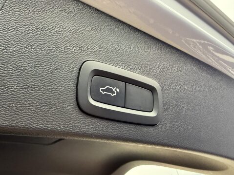 Volvo XC40 1.5 T3 R-Design SUV 5dr Petrol Auto Euro 6 (s/s) (163 ps) 22