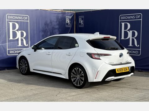 Toyota Corolla 2.0 VVT-h Design Hatchback 5dr Petrol Hybrid CVT Euro 6 (s/s) (184 ps) 8
