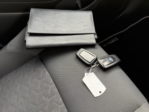 Toyota Corolla 2.0 VVT-h Design Hatchback 5dr Petrol Hybrid CVT Euro 6 (s/s) (184 ps) 34