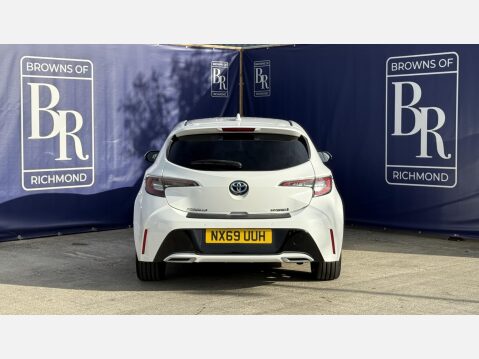 Toyota Corolla 2.0 VVT-h Design Hatchback 5dr Petrol Hybrid CVT Euro 6 (s/s) (184 ps) 7