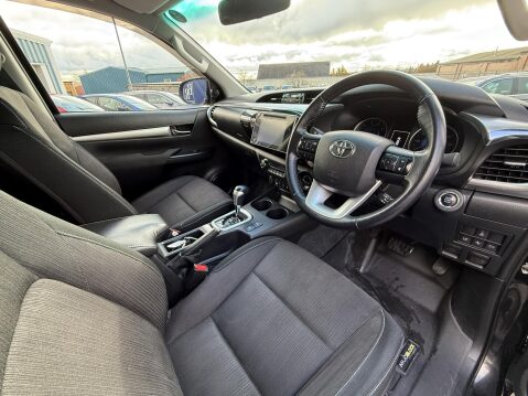 Toyota Hilux 2.4 D-4D Invincible 50 Pickup Double Cab 4dr Diesel Auto 4WD Euro 6 (s/s) ( 3