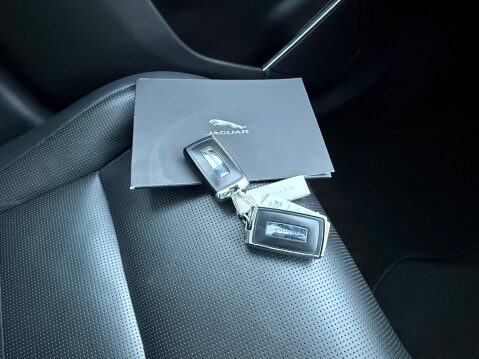 Jaguar F-Pace 2.0 D200 MHEV R-Dynamic HSE SUV 5dr Diesel Auto AWD Euro 6 (s/s) (204 ps) 44