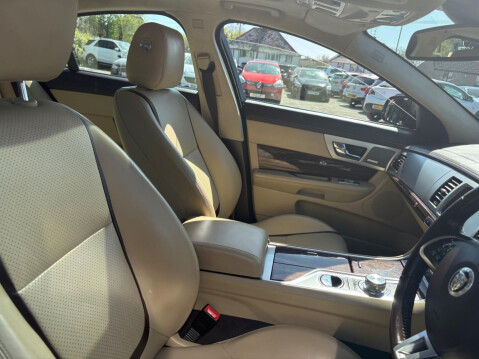 Jaguar XF 2.2d Portfolio Auto Euro 5 (s/s) 4dr 24