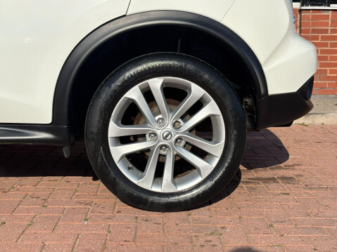 Nissan Juke 1.2 DIG-T N-Connecta Euro 6 (s/s) 5dr 25